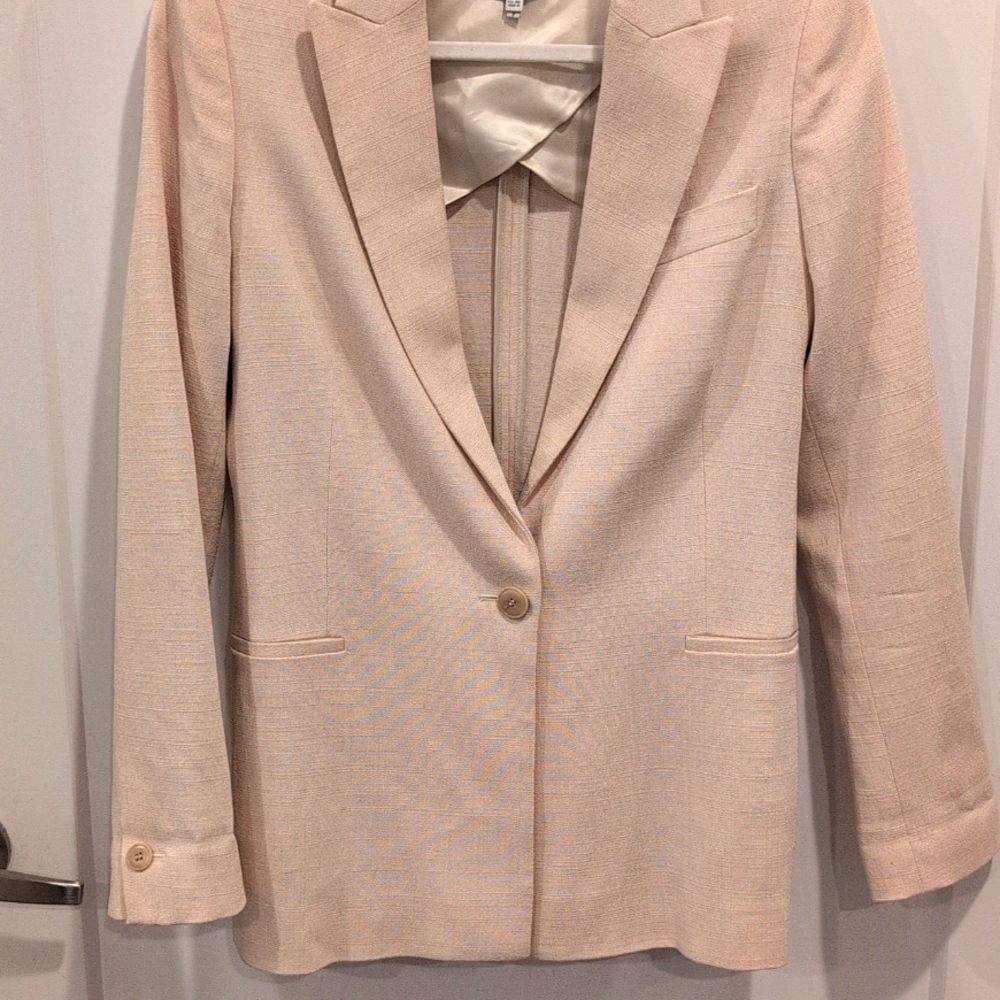 Light Salmon Pink Tailored Blazer with Structured Shoulders